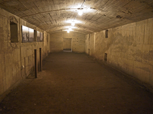串良基地跡の地下壕第一電信室(5)