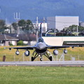 Photos: 撮って出し。。今日の早朝の横田基地オーサン基地F-16 タキシング 6月3日
